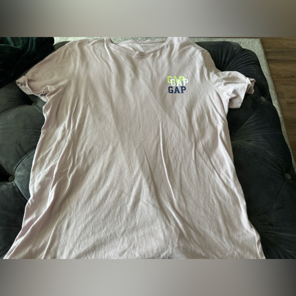 Men’s Gap tshirt